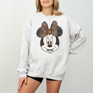 Safari Minnie Mouse Sweatshirt, Leopard Minnie Crewneck, Animal Kingdom Pullover, Disney Safari Sweater bild 1