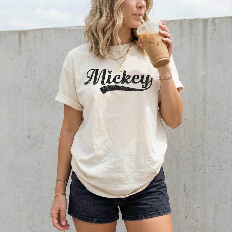 Camiseta vintage de Mickey Mouse, camiseta retro de Mickey, camiseta clásica de Disney, camiseta minimalista de Mickey, camiseta de los parques Disney, atuendo de vacaciones de Disney imagen 1