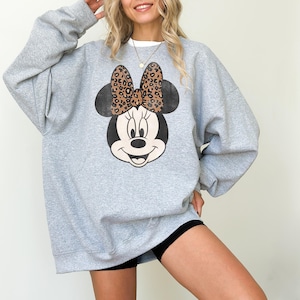 Safari Minnie Mouse Sweatshirt, Leopard Minnie Crewneck, Animal Kingdom Pullover, Disney Safari Sweater bild 5