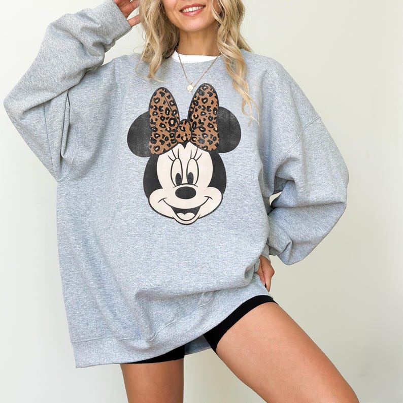 Safari Minnie Mouse Sweatshirt, Leopard Minnie Crewneck, Animal Kingdom Pullover, Disney Safari Sweater bild 5