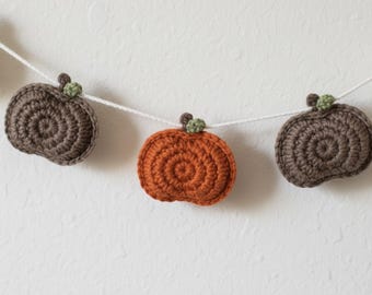 Crochet Pumpkin Garland Pattern | Halloween Wall Decor (PDF Download)
