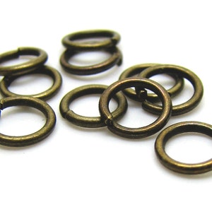 CLEARANCE SALE 7mm Jump Rings : 100 Antique Bronze Jump Rings / Brass Ox Open Jump Rings 7 x 1mm (18 Gauge) -- 7/1-AB