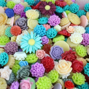 Resin Flower Cabochons / Gorgeous Mixed Bouquet Blooming Baubles Grab Bag -- (Sizes from 7mm to 20mm) -- [10 Pieces]