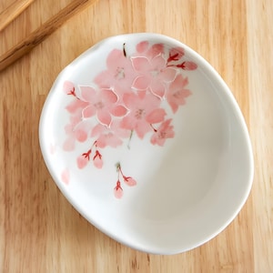 Plato de salsa Arita Ware/reposa palillos - Diseño de flor de cerezo / 有田焼 醤油皿/箸置き 桜デザイン