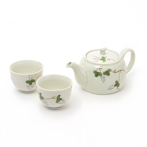 Arita Ware Tea Set - Grape Leaves & Bunny Design