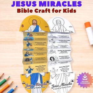 Könnte beinhalten: Ein Bastelset für Kinder mit einem Heft, das die Wunder Jesu illustriert. Das Set enthält einen Klebestift, eine Schere und Buntstifte. Der Text auf dem Heft lautet "Jesus Miracles Bible Craft for Kids."