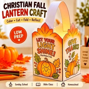 Könnte beinhalten: Ein Papierlaternen-Bastelset mit herbstlichen Illustrationen von Kürbissen und Blättern. Der Text lautet "CHRISTIAN FALL LANTERN CRAFT", "LET YOUR LIGHT SHINE! Matthew 5:16" und "GIVE THANKS". Es hat einen Henkel und ist zum Ausmalen gedacht.