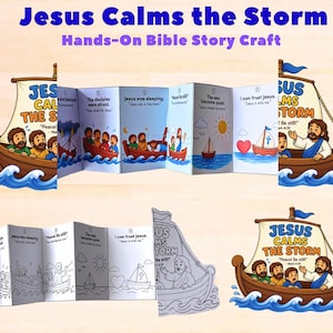 Puede incluir: Un kit de manualidades en papel titulado Jesus Calms the Storm, que incluye un folleto plegable tipo acordeón con ilustraciones a color y páginas para colorear en blanco y negro que muestran un barco, discípulos y Jesús, con pegamento y tijeras.