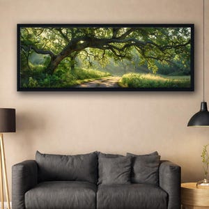 Cuadro decorativo de pared con estampado de sendero forestal iluminado por el sol, obra de arte panorámica de un paisaje natural verde, decoración serena de bosque para la sala de estar.