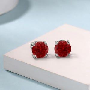 Clous d'oreilles ronds en rubis CZ de 8 mm en argent sterling 925, clou d'oreille solitaire, boucle d'oreille délicate pour femme, cadeaux bijoux pour elle