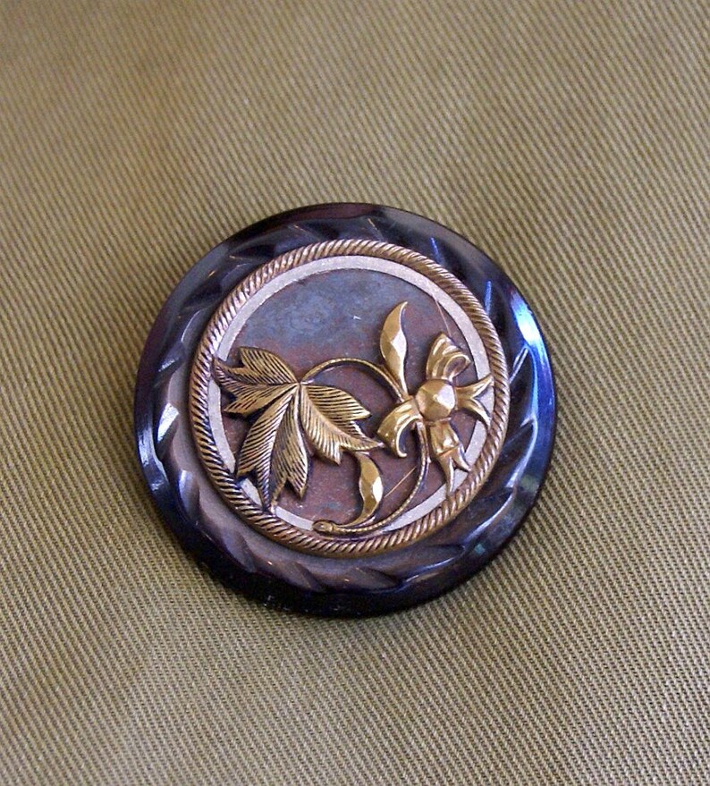 OOAK Vintage metal ivy leaves Button Pendant Brooch upcycled jewelry repurposed buttons