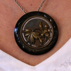 OOAK Vintage metal ivy leaves Button Pendant Brooch, upcycled jewelry, repurposed buttons