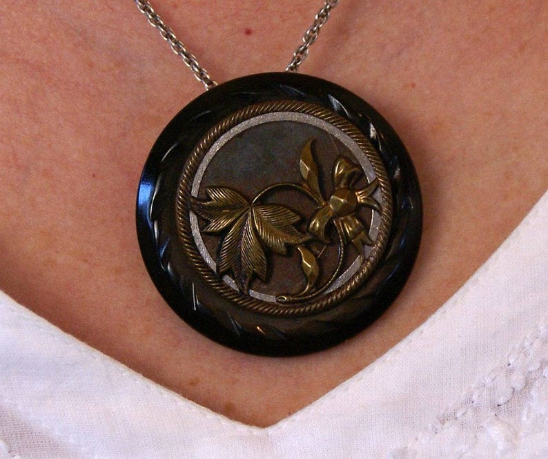OOAK Vintage metal ivy leaves Button Pendant Brooch upcycled jewelry repurposed buttons