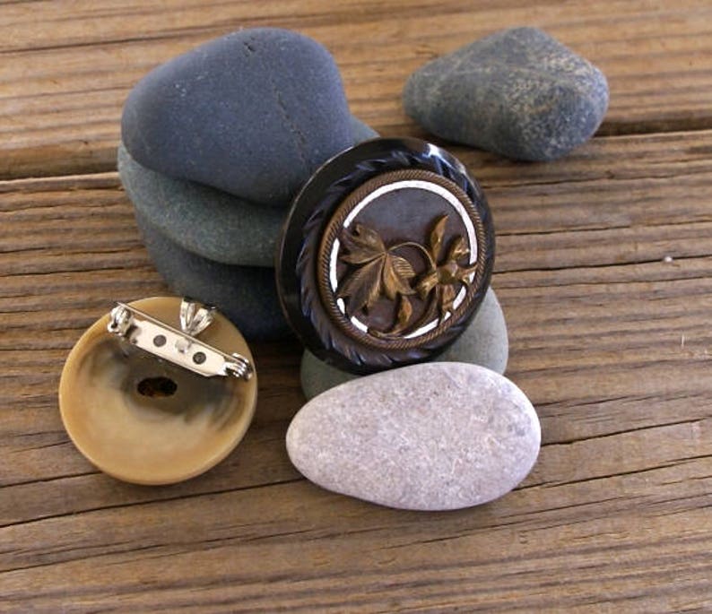 OOAK Vintage metal ivy leaves Button Pendant Brooch upcycled jewelry repurposed buttons