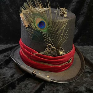 Steampunk Gothic Zylinder Hut - Alice im Wunderland inspirierter Hutmacher Hut mit Pfauenfeder & Vintage Zahnrädern, Cosplay Kostüm Hut für Events