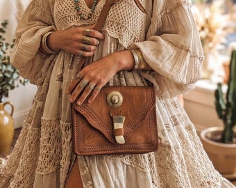 Marokkaanse lederen crossbodytas, boho zadeltas, bruinbruine leren tas, ambachtelijke portemonnee met reliëf, festivalhippiehandtas