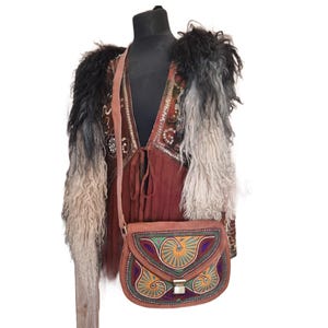Bestickte Leder Crossbody Bag im Boho Hippie Festival Style