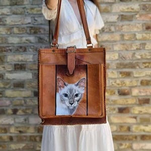 Hand-Painted Siamese Cat Leather Bag: 70s Vintage Tooled Hobo Purse