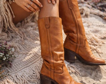 Botas vintage bohemias de cuero color camel, talla 40, botas altas hasta la rodilla (talla UK 6.5), zapatos hechos a mano (talla US 8.5), estilo bohemio.