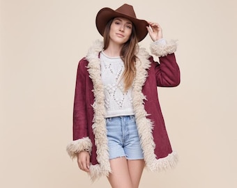 Abrigo afgano vintage de piel de oveja de los años 70: chaqueta con capucha de ante burdeos