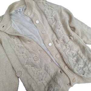 Cárdigan de lana bordado: Chaqueta de punto cottagecore con cuentas