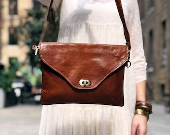 Bolso bandolera de piel color canela: estilo bohemio marroquí, estilo vintage