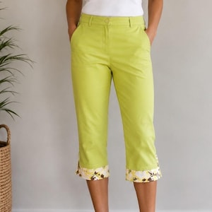 Vintage Sea Suns Capri Pants Womens Small Lime Green Floral Hem Made USA 90s