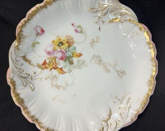 Antik 23 cm handmålad blommig Limoges porslinstallrik med guldförgyllning
