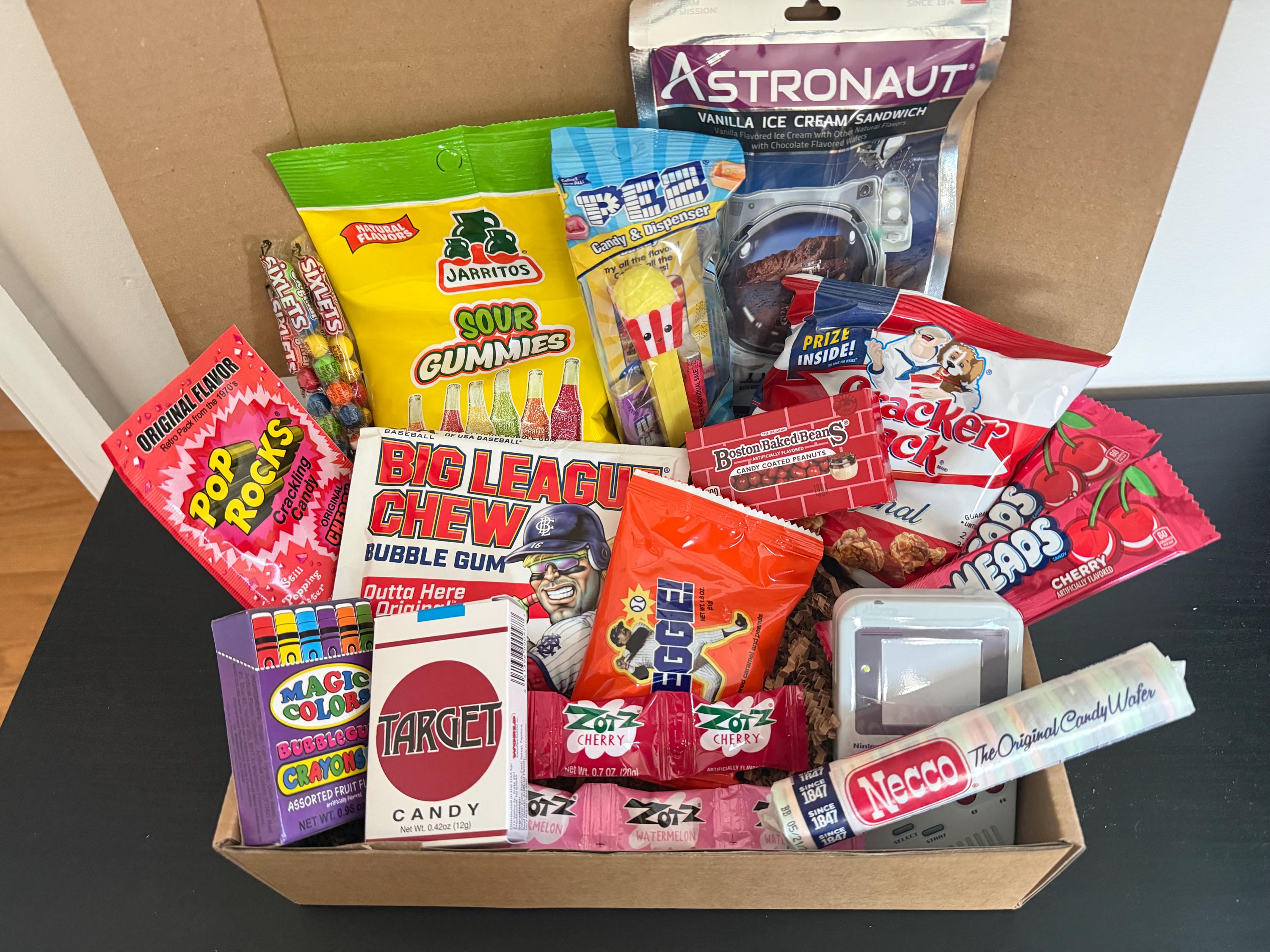 アスティエ　Peggy Candy ボックス Retro Gamer Candy Box | Nostalgic Candy Gift | Childhood Classics