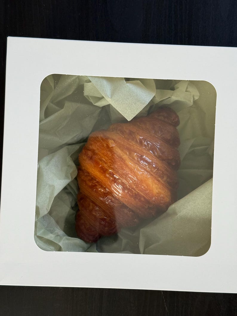 Lámpara con forma de croissant auténtico / Lámpara de resina con forma de comida / Decoración única para el hogar imagen 8