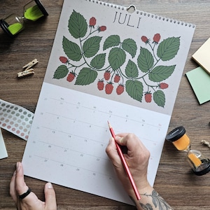 Läsårets kalender 2026-2027 på tyska | Räkenskapskalender | Illustrerad kalender 26 juli-27 juni | Botanisk konst, Komfortfärger