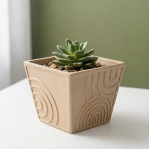 Cache-pot Style Boho Moderne | Design Carré avec Texture en Relief | Pot de Plante avec Drainage | Modèle « Ibisco »
