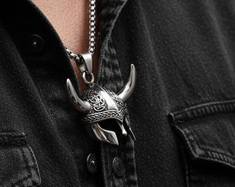 Collar con casco vikingo con cuernos, colgante con nudo celta nórdico, joyería de guerrero de acero inoxidable para hombre, regalo para él