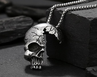Collar con colgante de calavera agrietada, estilo gótico punk para hombre, joyería motera de acero inoxidable, pieza llamativa Memento Mori, regalo para él