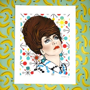 Könnte beinhalten: Eine farbenfrohe Illustration einer Frau mit einer Bouffant-Frisur, die ein weißes Hemd mit geometrischem Muster trägt. Der Hintergrund ist ein weißes und rotes geometrisches Muster mit einem Sternenausbruch-Design.