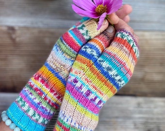 Everything NOVEMBER Fingerless Mitts by Jen Yard @ every.thing.shapes.us