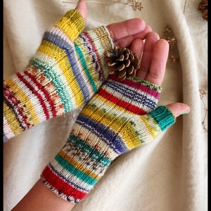 Everything NOVEMBER Fingerless Mitts by Jen Yard @ every.thing.shapes.us