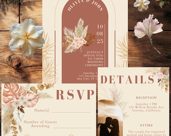 Könnte beinhalten: Hochzeitseinladungs-Set mit rustikalem Thema. Die Einladung zeigt ein Terrakotta-Bogen-Design mit floralen Akzenten und den Namen "Olivia & John". Enthält RSVP- und Detailkarten mit einer Silhouette eines Paares. Auf einem Holzgrund.
