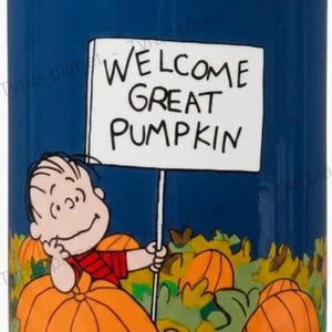 Peanuts Halloween Canister, says “WELCOME GREAT PUMPKIN” Features Linus in a Halloween Pumpkin patch, & a pumpkin on the knob! Great Gift!