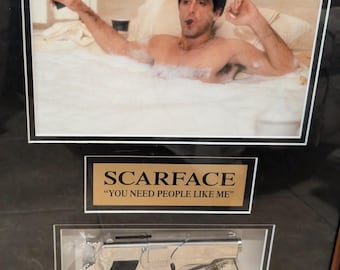 Ultimate Tony Montana Shadow Box: Scena „Kąpiel z bąbelkami” z Scarface'em i rekwizytami 3D