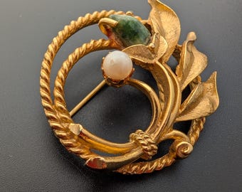 Vintage Sarah Coventry Gold Tone Wreath Brooch | Faux Pearl & Jade Cabochon