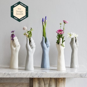 Beautifully design and made from best quality porcelain hand vase