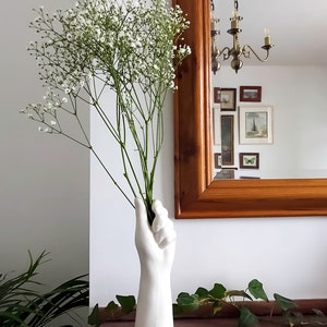 Vase blanc en céramique fait à la main, cadeau de Saint-Valentin, femme, fête des mères, anniversaire de mariage, cadeau de pendaison de crémaillère, design nordique, style maison de campagne, image 2