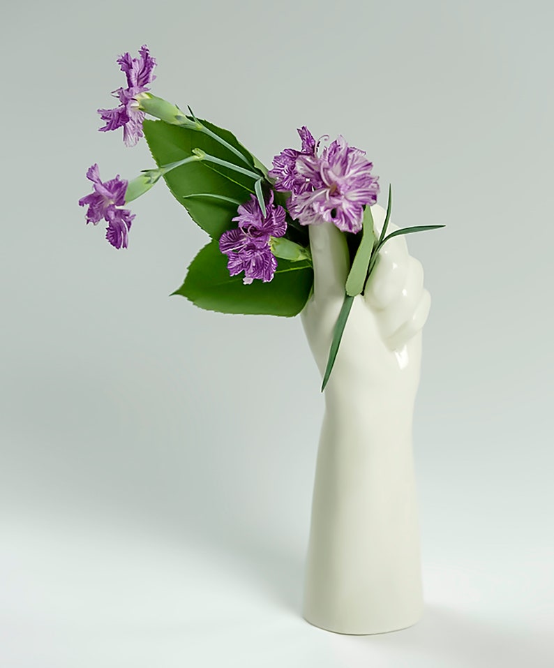 Vase blanc en céramique fait à la main, cadeau de Saint-Valentin, femme, fête des mères, anniversaire de mariage, cadeau de pendaison de crémaillère, design nordique, style maison de campagne, image 3