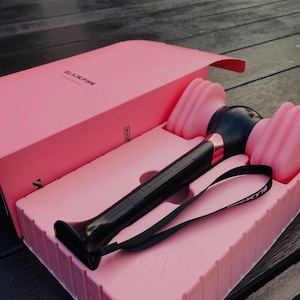 Blackpink lightstick K-pop black and pink / Bâton lumineux noir et rose Blackpink K-pop