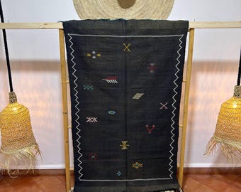 Tappeto in seta Sabra nera tessuto a mano: Kilim berbero, seta di cactus marocchina 3x4,8 piedi