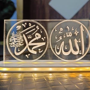 Jetzt können Sie erstaunliche Hochzeitsgeschenke mit dem Namen Ihrer Wahl erstellen und an Ihre lieben Freunde verschenken