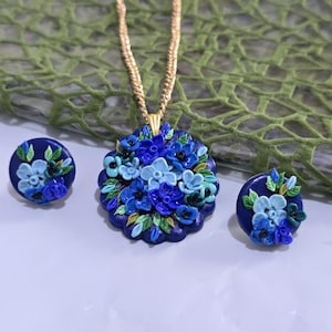Handgemachte Halskette und Ohrringe aus Polymer Clay