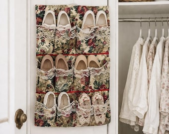 Organizador de zapatos colgante vintage con estampado floral y ribete de encaje – Almacenamiento para armarios de estilo rústico