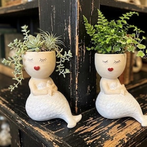 Set di vasi vintage a forma di sirena – Vasi in ceramica con statuetta e dettaglio a cuore (set da 2)